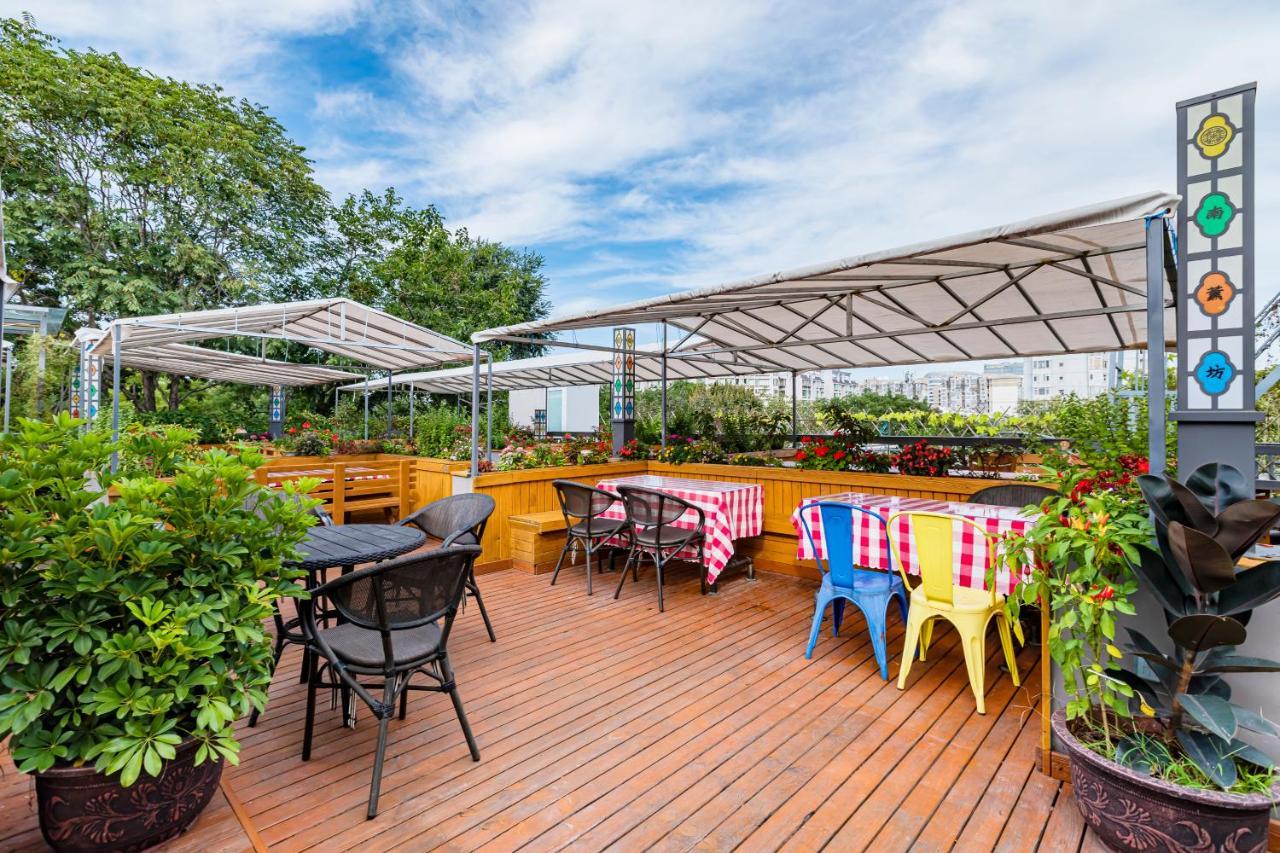 Happy Dragon Saga Hotel: Garden Terrace in City Center Beijing Exterior photo